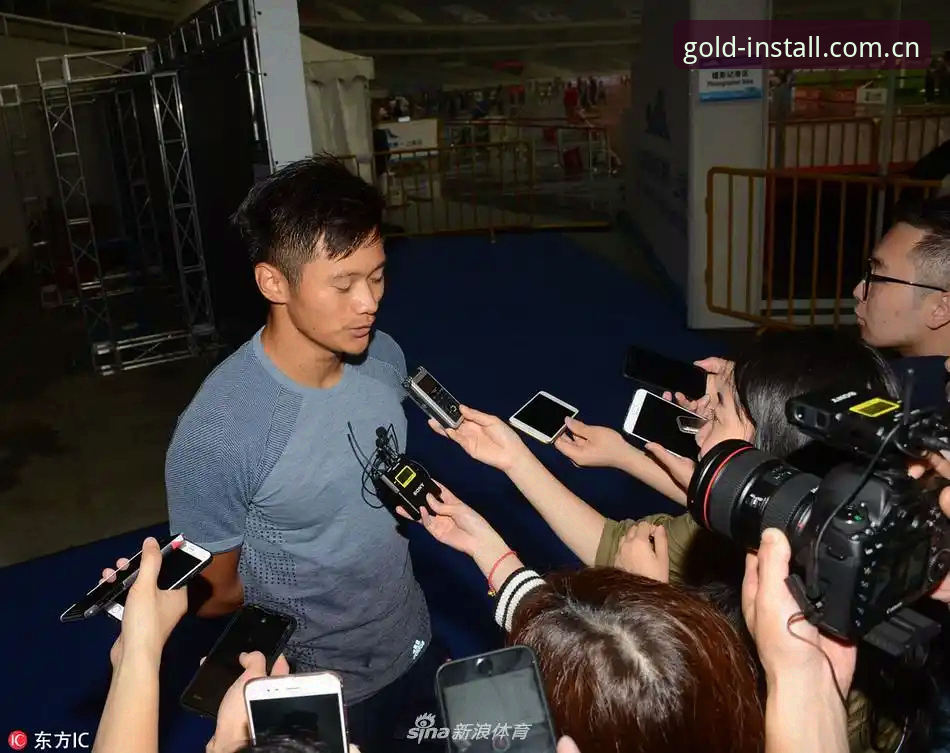 赛后新闻发布会刚散场，我蹲在混合采访区没急着走，边上两个挪威记者正用手机疯狂打字。其中一个嘴里骂了一句："这帮搞统计的，又给索尔巴肯上眼药了。"